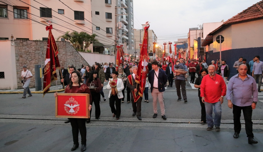 Procissão de abertura da Festa do Divino percorreu algumas das principais vias da região central até a praça Coronel Benedito de Almeida, em frente à Catedral de Santana (Ney Sarmento/PMMC)