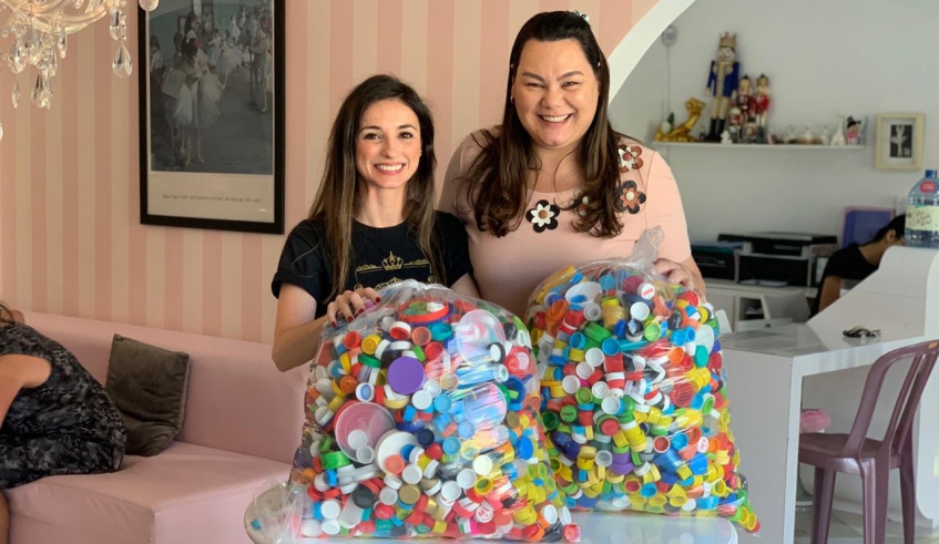 O Paula Rodrigues Studio de Dança realizou gincanas internas, que resultaram na arrecadação de 100 quilos de tampas plásticas, doadas hoje ao programa Tampinha Solidária
