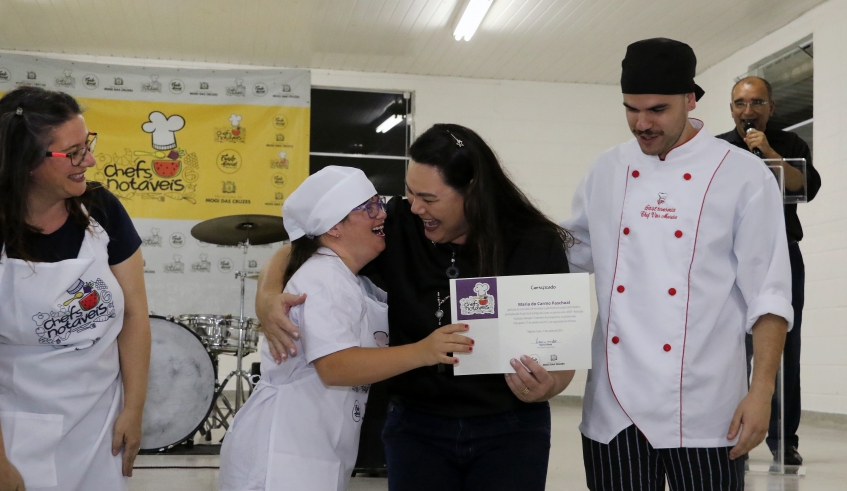 A sexta turma do projeto Chefs Notáveis, que foi composta por alunos da ASETE, formou-se na noite desta quinta-feira (31/10), com um jantar especial, promovido na Associação dos Servidores (Ney Sarmento/ . . .