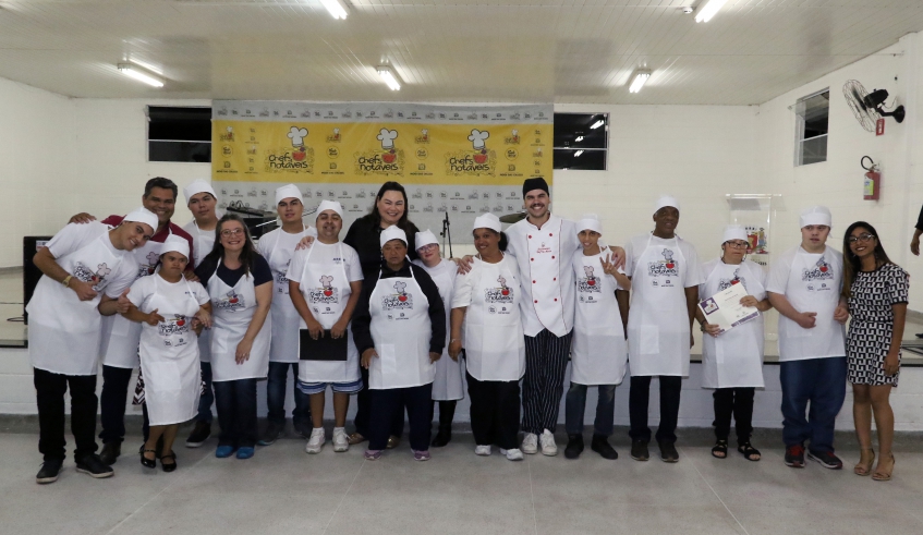 A sexta turma do projeto Chefs Notáveis, que foi composta por alunos da ASETE, formou-se na noite desta quinta-feira (31/10), com um jantar especial, promovido na Associação dos Servidores (Ney Sarmento/ . . .