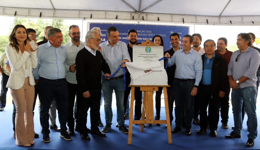 O descerramento da placa formalizou a entrega dos empreendimentos Tietê e Maitaca, que são os últimos do complexo construído às margens da avenida Kaoru Hiramatsu (Ney Sarmento/ PMMC)