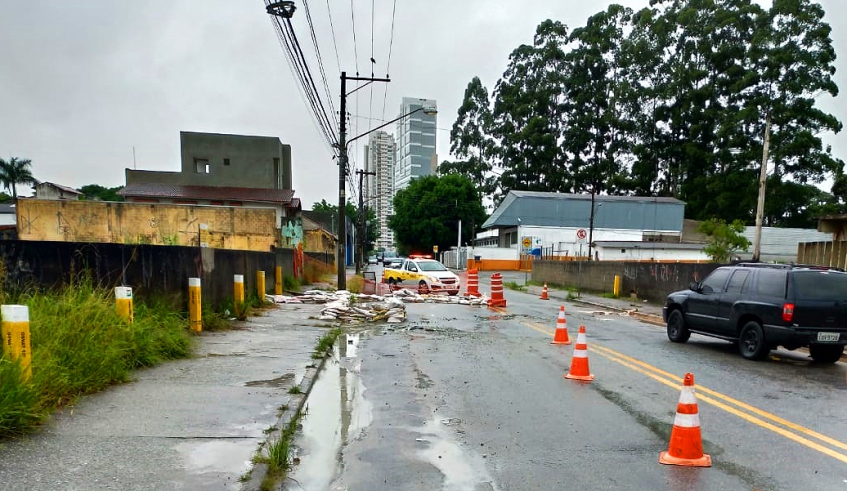 Avenida Prefeito Carlos Ferreira Lopes terá o trânsito interditado no Jardim Rodeio, a partir desta sexta-feira, para a realização de obras de implantação de dutos (Divulgação)