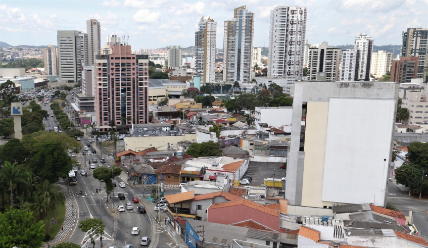 Novas medidas incluem a diminuição da frota do transporte coletivo fora dos horários de pico e a restrição ao funcionamento de estabelecimentos (Ney Sarmento/PMMC)