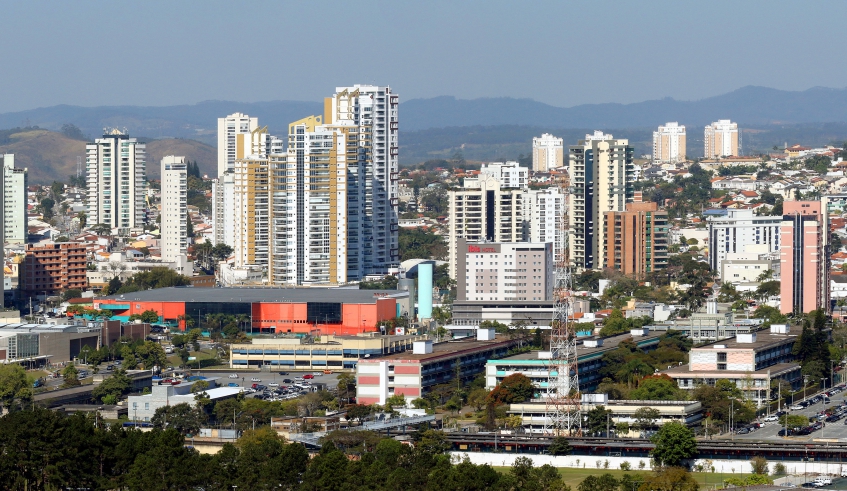 Pelo decreto, todos os comércios que realizam atendimento presencial deverão permanecer fechados. (Foto: Ney Sarmento/PMMC)