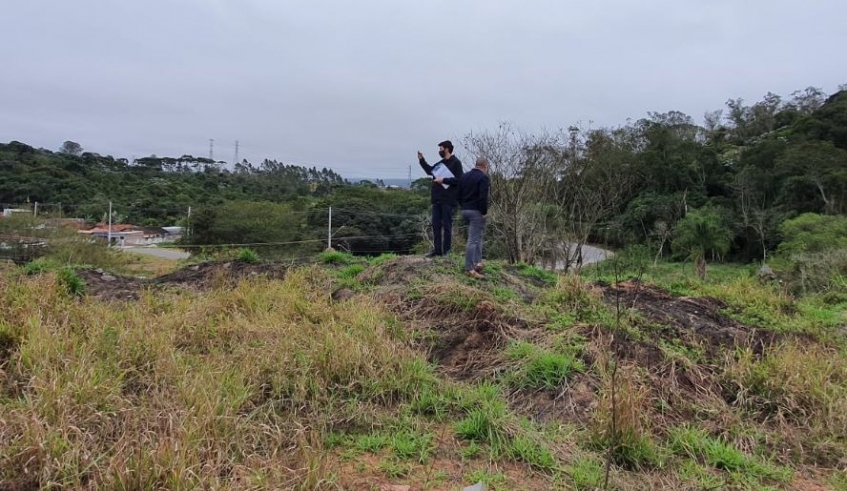 A área indicada pelo município para a construção de moradias populares, no âmbito do programa Nossa Casa, foi vistoriada e passará por análise técnica do Governo do Estado