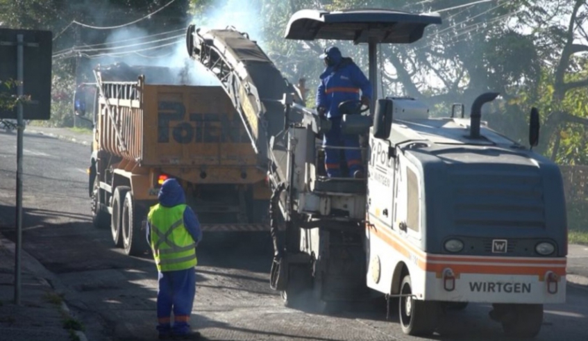A avenida Francisco Ruiz Pacco, na Vila da Prata, está recebendo obras de recapeamento asfáltico e a previsão é que os trabalhos lá sejam concluídos na próxima semana