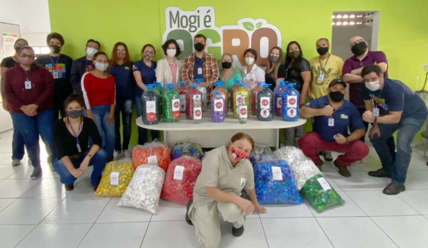 Equipe da Secretaria Municipal de Agricultura entregou ao Fundo Social tampas plásticas, lacres de alumínio e embalagens cartonadas, para a campanha Ciclos