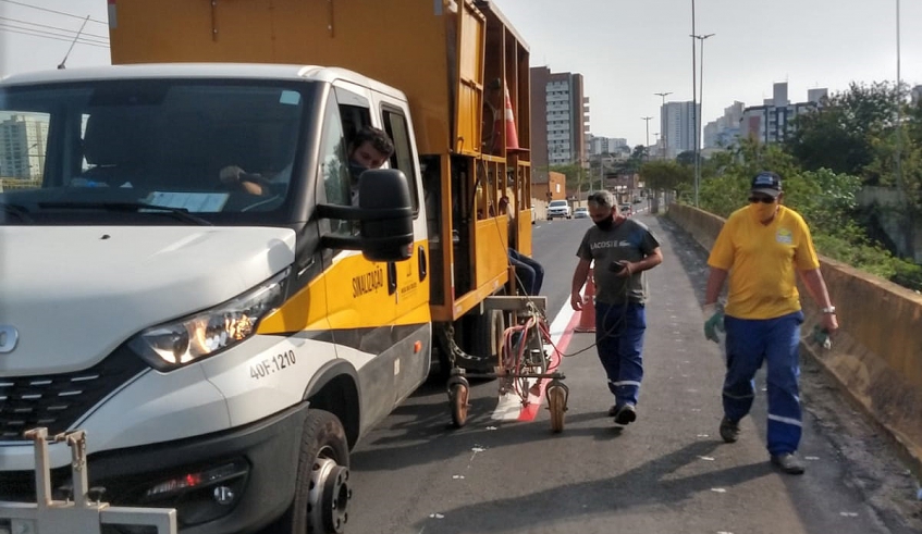 Sinalização da nova ciclofaixa foi iniciada nesta segunda-feira, mas a orientação é que, por segurança, não seja utilizada enquanto não for finalizada (Divulgação)