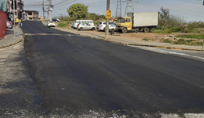 Recapeamento asfáltico do trecho dois da rua Coronel Cardoso de Siqueira, entre a rua Joaquim de Mello Freire Júnior e o Conjunto Cocuera, está sendo realizado