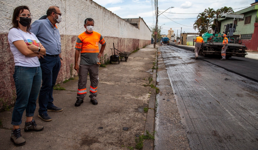 Secretaria de Serviços Urbanos finalizou nesta sexta-feira as obras de reparo na rua Casarejos, que compreenderam troca de galerias de águas pluviais, seguida por recomposição asfáltica