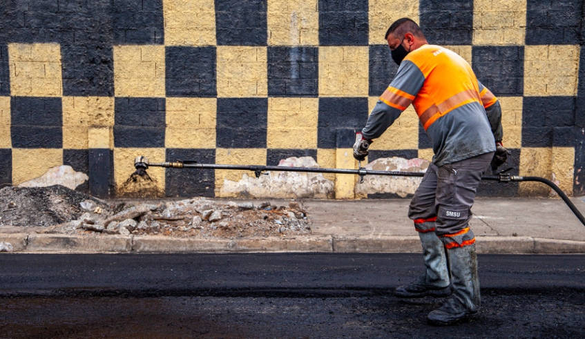Secretaria de Serviços Urbanos finalizou nesta sexta-feira as obras de reparo na rua Casarejos, que compreenderam troca de galerias de águas pluviais, seguida por recomposição asfáltica