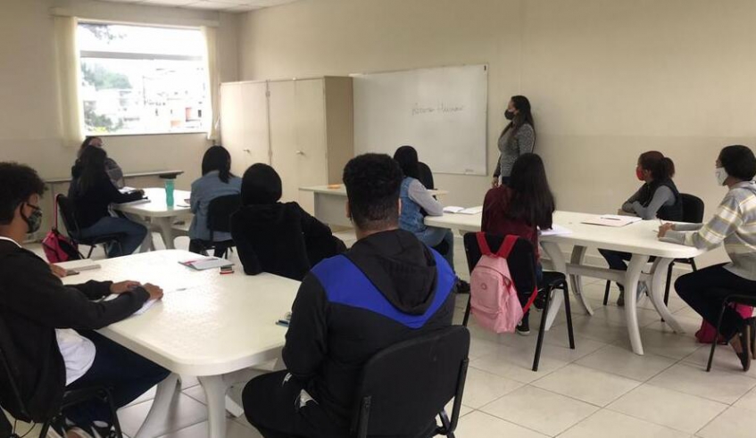 Neste ano, a Educação retomou os cursos presenciais do Crescer, mas também oferece módulos on-line que estão disponíveis no portal da Secretaria Municipal de Educação. (Divulgação/PMMC)