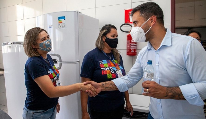 Caio Cunha valorizou o trabalho das entidades subvencionadas e cumprimentou as equipes durante a visita às unidades. (Pedro Chavedar/PMMC)