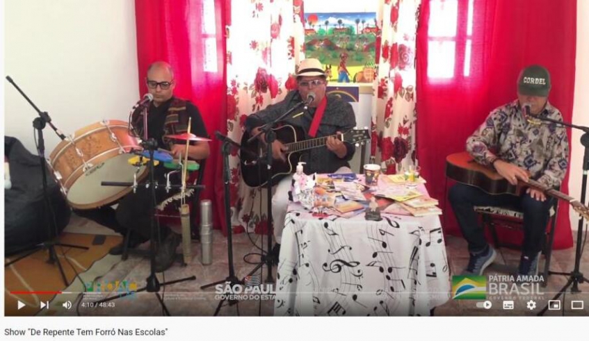 A apresentação do cantor e compositor Luiz Wilson é exclusiva par a Secretaria de Educação de Mogi e conta com os ritmos do forró, xote e baião, além da literatura de cordel. (Divugação/PMMC . . .