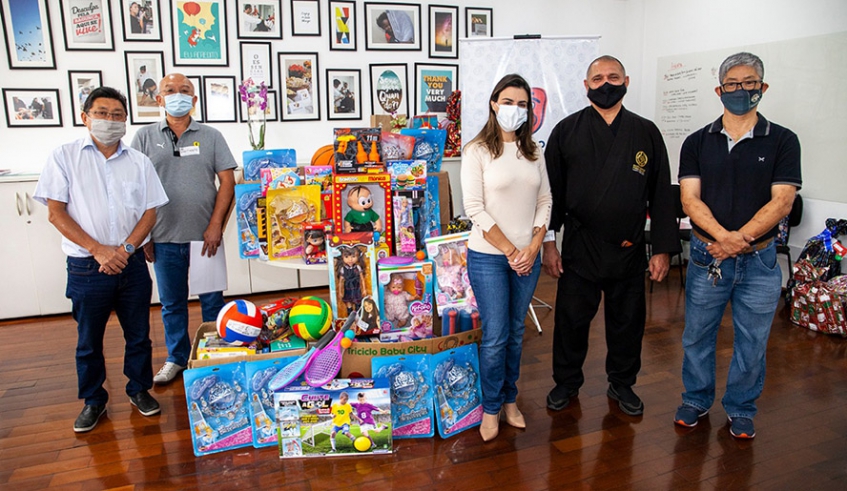 Fundo Social de Mogi recebeu na manhã desta quinta-feira representantes do Templo Ryushoji, que fizeram a doação de brinquedos para a campanha Natal de Sorrisos 2021