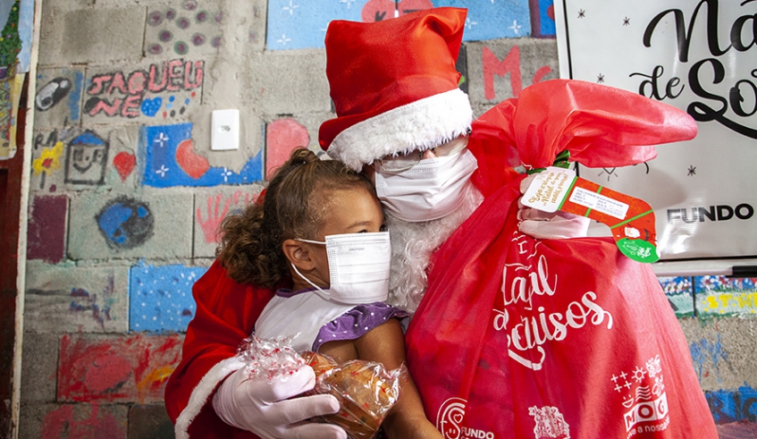 Fundo Social de Mogi fez nesta quarta-feira entregas no Jardim Planalto e Biritiba Ussu, de presentes fruto da campanha Árvore Natal de Sorrisos 2021 (Pedro Chavedar/ PMMC)