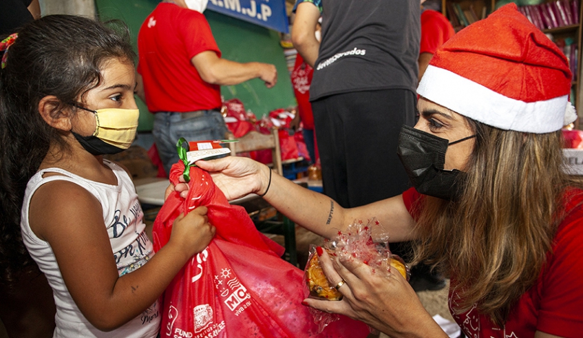 Prefeitura de Mogi das Cruzes - Notícias - Fundo Social entrega presentes  da campanha Árvore Natal de Sorrisos