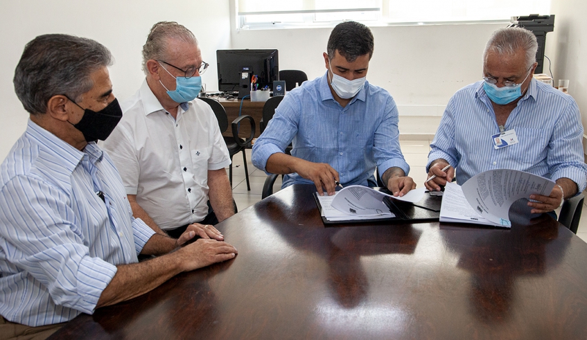 Convênio formalizado com a Santa Casa prevê repasse de R$ 2,21 milhões por mês pela Prefeitura (Foto: Pedro Chavedar/PMMC)