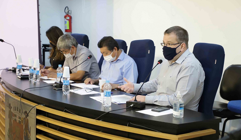 Secretário municipal de Finanças e diretores de autarquias fizeram balanço financeiro de 2021 (Foto: Diego Barbieri/CMMC)