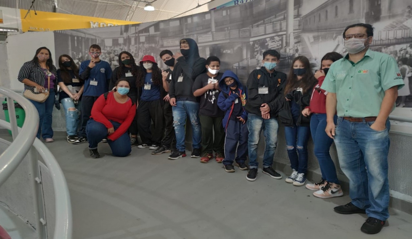 Nesta semana, alunos da Escola Estadual Paulo Tapajós visitaram o Mercado Municipal (foto: Divulgação/PMMC)