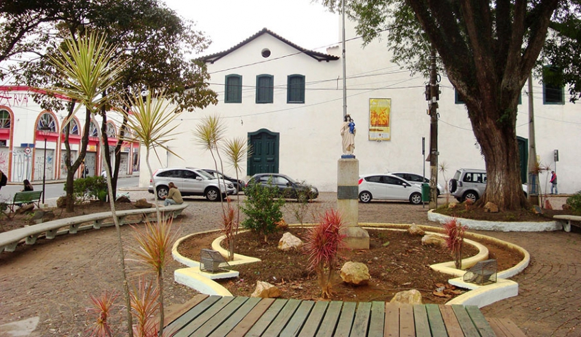 A feira com entrada gratuita será das 10h às 16h e reunirá brechós e expositores de antiguidades da cidade, na região central (Divulgação/PMMC)