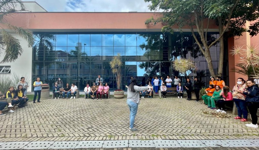 Uma dinâmica externa marcou a formação dos professores. (Divulgação/PMMC)