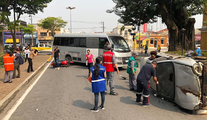 Simulados alertam para riscos de dirigir embriagado, falando ao celular ou desatento aos sinais de trânsito (Foto: Vinícius Santana/PMMC)