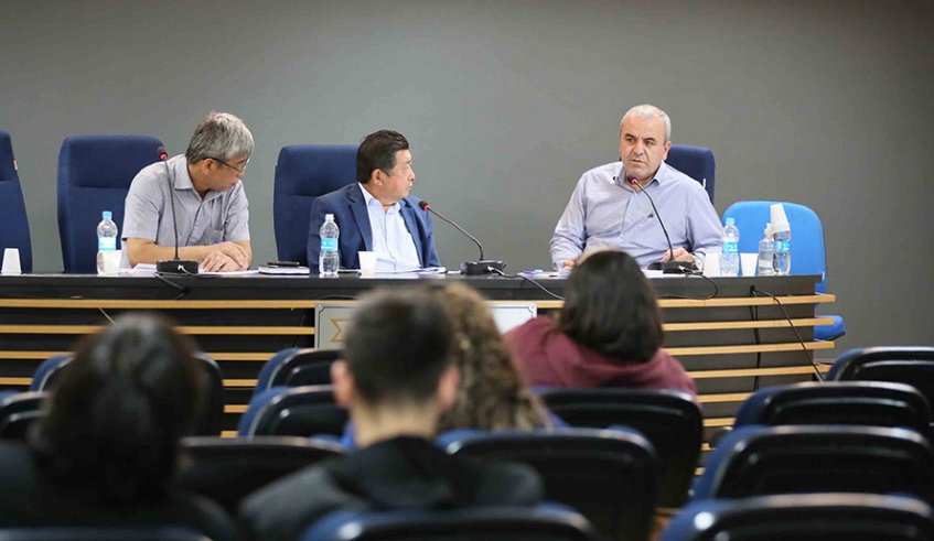 Pedro Ivo, diretor do Iprem, falou sobre proposta de reestruturação do quadro de funcionários da autarquia (Foto: Diego Barbieri/CMMC)