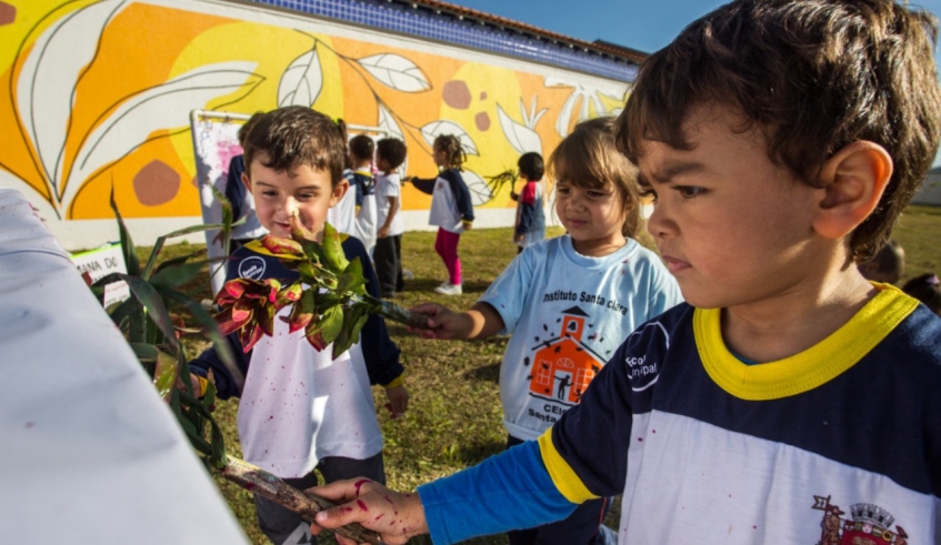 O objetivo da semana é fazer um chamado coletivo para a valorização do ato de brincar e reforçar sua importância no desenvolvimento das crianças. No ano passado, os alunos do CEIM Profª Therezinha . . .