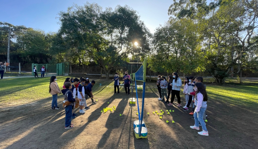 A Escola Municipal Wilma de Almeida Rodrigues, no bairro do Taboão, recebeu nesta terça-feira (14) a clínica esportiva de Badminton (Divulgação/PMMC)