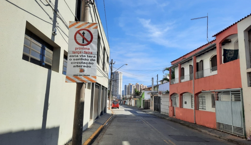 Rua Francisco Martins passará a ter mão única no trecho entre as ruas Sérgio Plaza e Frederico Straube, melhorando a segurança da circulação viária na região (Divulgação)