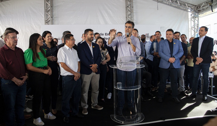 Durante visita, o governador Rodrigo Garcia destacou a importância da parceria entre o Governo do Estado e o município para a realização de investimentos (Pedro Chavedar/PMMC)
