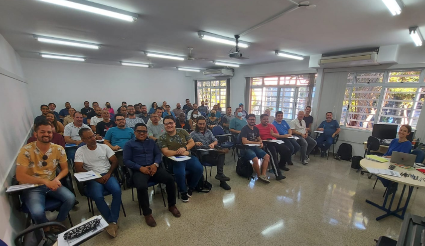 Formação reuniu monitores dos projetos Pra ver a Banda Passar, gerido pela Associação de Fanfarras e Bandas de Mogi (AFABAMC) e o Pequenos Músicos... Primeiros Acordes na Escola, que tem gestão da . . .