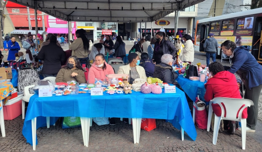 Feira Empreendedora do Crescer foi realizada neste sábado e reuniu artesãos e culinaristas que tiveram a oportunidade de expor e vender seus produtos (Divulgação)