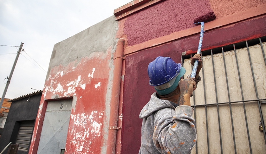 As obras do programa Viver Melhor estão em andamento, com trabalhos de recuperação interna e externa de 350 imóveis (Pedro Chavedar/ PMMC)