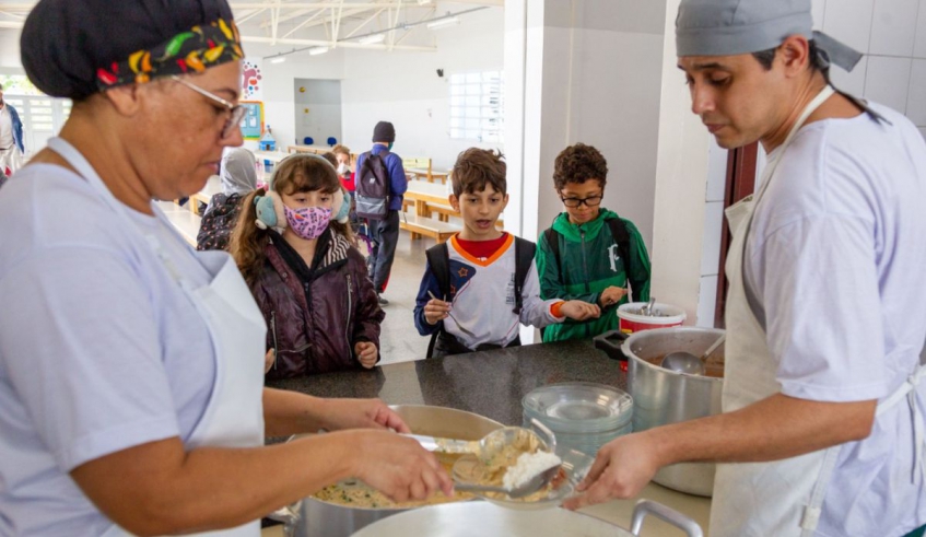 É a primeira vez que o cogumelo, com grande produção na cidade, é servido para os alunos. (Divulgação/PMMC)