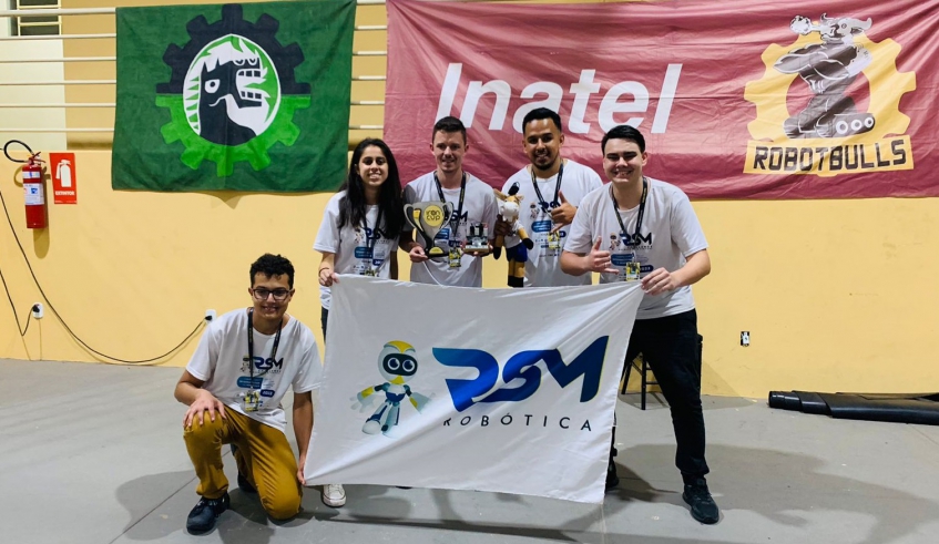 A equipe RSM Robótica, de Mogi das Cruzes, conquistou o título na categoria mini sumô rádio controlado do Iron Cup, campeonato organizado pelo Intel (Divulgação)