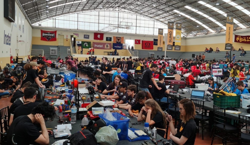 A comitiva de Mogi das Cruzes acompanhou o IronCup, campeonato de robótica promovido pelo Inatel e que teve a participação da equipe mogiana RSM Robótica (Divulgação)