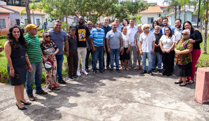 A Vila Dignidade foi inaugurada em 15 de setembro de 2015 e, com a assinatura hoje da ordem de serviço, receberá a primeira grande reforma desde sua criação (Pedro Chavedar/ PMMC)