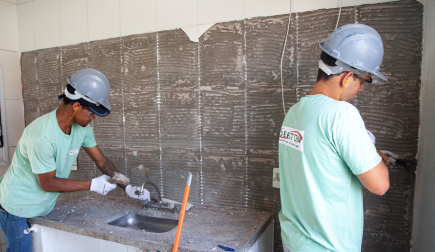 Vila Dignidade já vinha recebendo pequenos reparos, mas agora, com investimento mais alto, será possível reformar todas as 22 casas do condomínio para idosos (Pedro Chavedar/ PMMC)