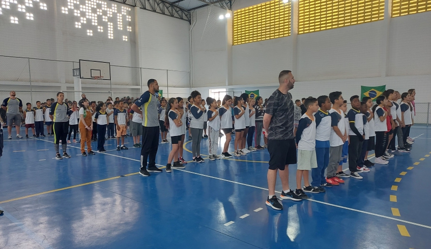 Prefeitura de Mogi das Cruzes - Notícias - Time de Queimada do Cempre  Oswaldo levanta a taça da 1ª Olimpíada e Paralimpíada da rede municipal de  ensino