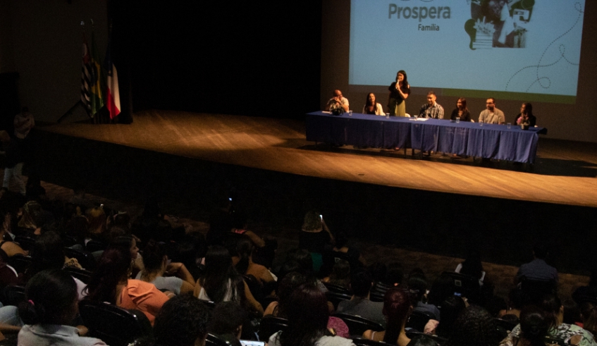 Programa Prospera Família, que beneficia famílias monoparentais com filhos na primeira infância, foi oficialmente lançado nesta quinta-feira (Divulgação/ PMMC)