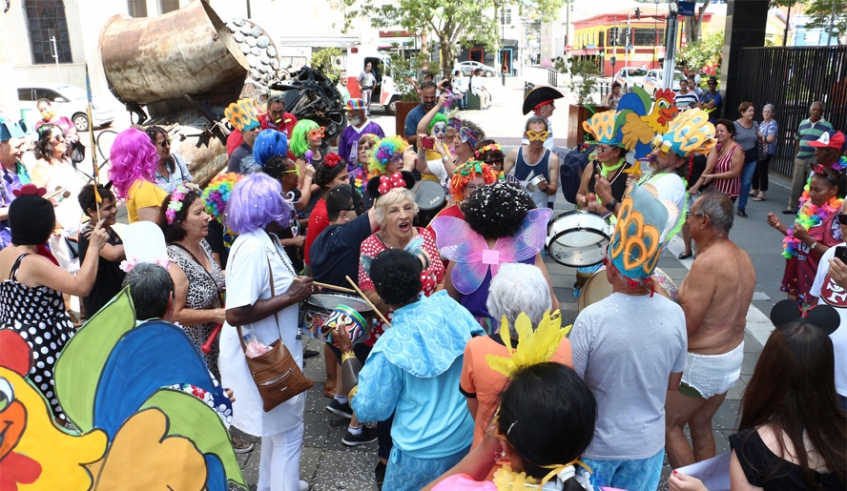 O prefeito Caio Cunha, após reunião com setores responsáveis pelo Carnaval 2023, anunciou que a programação da festividade na cidade está mantida (Divulgação/PMMC)