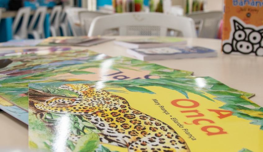 Foram investidos mais de R$ 6 milhões na aquisição de 150 mil novos livros paradidáticos, renovando o acervo das escolas. (Divulgação/PMMC)