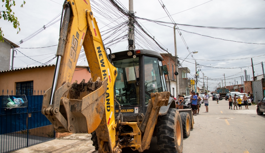 Serviços de limpeza, manutenção e apoio aos moradores estão sendo feito pela Secretaria Municipal de Infraestrutura Urbana em pontos como o Jardim Santos Dumont (Divulgação/PMMC)