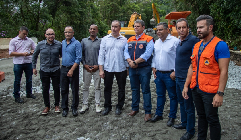 Governador Tarcísio de Freitas visitou, no início da tarde desta quarta-feira (01/03), as obras de recuperação da rodovia Mogi-Bertioga (Divulgação/PMMC)