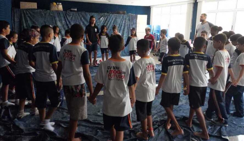 Muitas crianças estiveram pela primeira vez no Cemforpe, onde participaram de vivências práticas sobre as obras do pintor francês. (Divulgação/PMMC)
