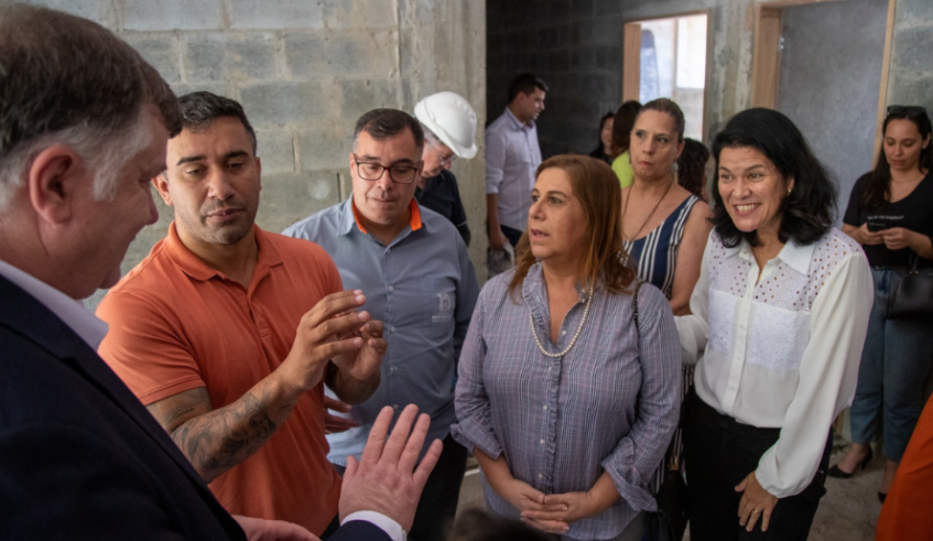 A visita às obras foi acompanhada pelo prefeito Caio Cunha, a vice-prefeita Priscila Yamagami Kähler e secretários municipais. (Warley Kenji/PMMC)