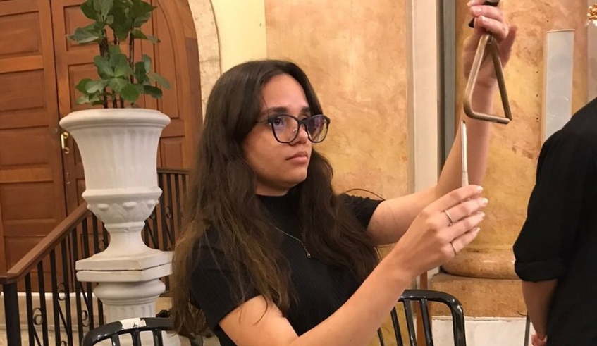 Uma das aprovadas na EMESP é Juliene Anunciação Bossio, 18 anos, aluna do Polo Ciarte e integrante da Banda Infanto Juvenil, que estudará percussão. (Divulgação/PMMC)