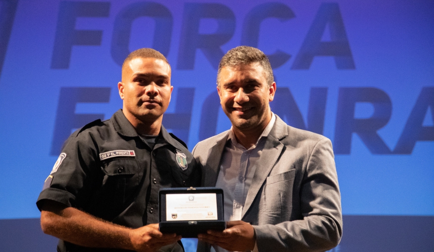 Durante a solenidade, os novos guardas que se destacaram a formação foram homenageados, como Jefferson Pimenta Vitório, que ficou com o primeiro lugar (Warley Kenji/PMMC)